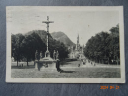 LA BASILIQUE - Lourdes