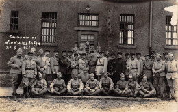 24-5075 : LUDWIGSHAFEN. CASERNE. CARTE-PHOTO. GROUPE DE SOLDATS 20 SEPTEMBRE 1927 - Ludwigshafen