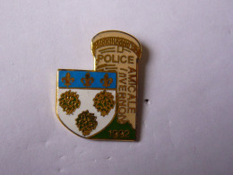 Pins POLICE AMICALE DES PERSONNELS A VERNON 27 - Police