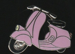 77687-Pin's.Vespa.Scooter.moto...signé Démons Et Merveilles. - Moto