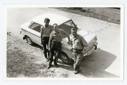 Photo Ancienne, Officier De L'armée Yougoslave Avec Une Voiture NSU Prinz 1000, Essai Routier, Yougoslavie 1971 - Cars