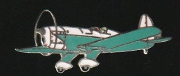 77694-Pin's.Avion.Aviation..signé Démons Et Merveilles. - Luftfahrt