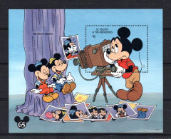 SAINT VINCENT ET GRENADINES - B/F - M/S - 1994 - DISNEY - MICKEY - LA SESSION PHOTO - THE PHOTO SESSION - - St.Vincent Y Las Granadinas