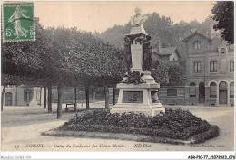 ADRP10-77-0911 - NOISIEL - Statue Du Fondateur Des Usines Menier - Noisiel