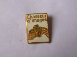 Pins DECAT PARIS CHASSEUR D IMAGES MAGAZINE FRANCAIS CONSACRE A LA PHOTOGRAPHIE - Medios De Comunicación