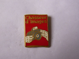 Pins DECAT PARIS CHASSEUR D IMAGES MAGAZINE FRANCAIS CONSACRE A LA PHOTOGRAPHIE - Medien