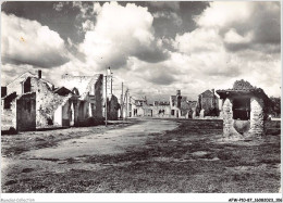 AFWP10-87-1036 - ORADOUR-SUR-GLANE - Détruit Le 10 Juin 1944 - Classé Site Historique - Place Du Champ De Foire - Oradour Sur Glane