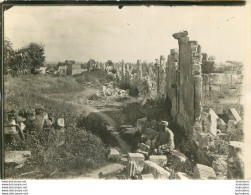 SOLDAT PARMIS LES RUINES  PREMIERE GUERRE WW1 PHOTO ORIGINALE 18 X 13 CM - Oorlog, Militair