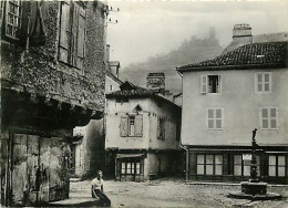 46 - Saint Céré - Vieilles Maisons De La Place Du Mercadial - Animée - Carte Dentelée - CPSM Grand Format - Voir Scans R - Saint-Céré