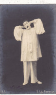 ARTISTES. . CPA.. ARTISTE.. PIERROT PARODIE LE PÉCHÉ   " LA PARESSE" .ANNEE1903 + TEXTE. LES ROSIERS (49) - Artisti