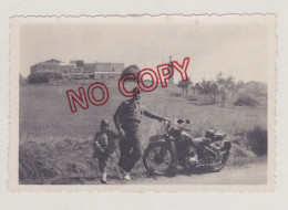 Fixe Moto Et Village Du Poët Hautes-Alpes 28 Août 1946. - Motorfietsen