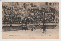 NIMES - GARD - LES ARENES UN JOUR DE COURSE ESPAGNOLE - L'ESTOCADE - Nîmes