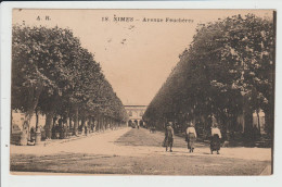 NIMES - GARD - AVENUE FEUCHERES - Nîmes