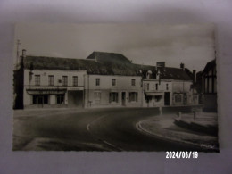 CONNERRE (Sarthe) PLACE DU LION D'OR N°2584 - Connerre