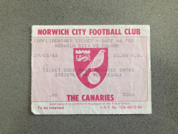 Norwich City V Fulham 1985-86 Match Ticket - Eintrittskarten