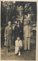 Annonymous Persons Souvenir Photo Social History Portraits & Scenes Elegant Family In The Park Mourning - Fotografie