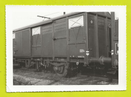 PHOTO Originale TRAINS Wagon Couvert SNCF à Essieux En 1965 - Trains