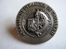 INSIGNE LEGION ETRANGERE CAVALERIE 2° REC (DOS GRAVE + NUMEROTE) ETAT EXCELLENT - Landmacht