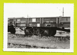 PHOTO Originale TRAINS Wagon Plat SNCF J9 Marqué MONTEREAU Quai PV à La Craie En 1965 - Eisenbahnen