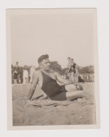 Handsome Young Man With Swimwear, Summer Beach Portrait, Vintage Orig Photo Gay Int. 6.4x8.6cm. (55249) - Anonyme Personen