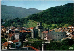 ROYAT.  -  L'église Fortifiée ( XIe S.) Et Royat-Haut. .   -   Non Circulée. - Royat