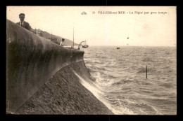 14 - VILLERS-SUR-MER - LA DIGUE PAR GROS TEMPS - Villers Sur Mer