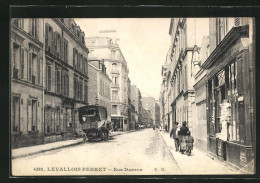 CPA Levallois-Perret, Blick In Die Rue Danton  - Levallois Perret