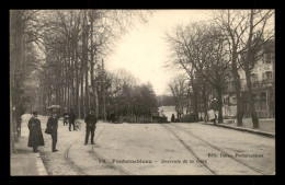 77 - FONTAINEBLEAU - DESCENTE DE LA GARE - Fontainebleau