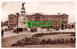 R508812 24C. Buckingham Palace And Queen Victoria Statue. London. 1956. RP - Altri & Non Classificati