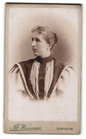Fotografie Alb. Winsauer, Dornbirn, Portrait Dame In Schicker Bluse  - Personnes Anonymes