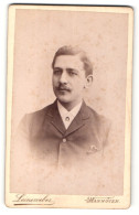 Fotografie G.W. Leineweber, Hannover, Portrait Junger Mann Im Anzug  - Personnes Anonymes