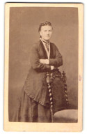 Fotografie C. Degéle, Hameln, Portrait Frau Im Kleid Mit Flechtfrisur  - Anonymous Persons