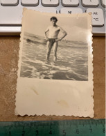 Réal Photo Pin-up Plage Homme Torse Nu - Pin-ups