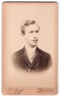 Fotografie G. Pfaff, Burgstädt, Portrait Junger Mann Im Karierten Anzug Mit Krawatte  - Anonymous Persons