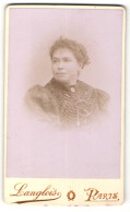 Photo Langlois, Paris, Portrait De Hübsche Frau In Bestickter Bluse  - Anonymous Persons