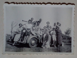 Photographie - Famille Et Voiture. - Automobile