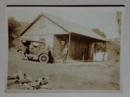 Photographie - Cabine Et Voiture. - Automobiles