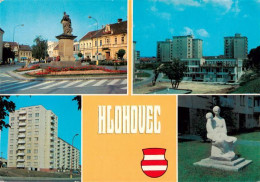 73941079 Hlohovec_Slovakia Stadtplatz Monument Hochhaeuser Skulptur - Slowakei