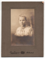 Fotografie Alex. Lohmann, M. Gladbach, Portrait Junge Dame Mit Zurückgebundenem Haar  - Anonyme Personen