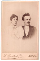 Fotografie D. Mendelsohn, Berlin, Portrait Bürgerliches Paar In Eleganter Kleidung  - Anonymous Persons