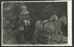 A Boy In A Pram With A Wooden Horses - Photography - Photo 13 X 8 Cm (see Sales Conditions)10184 - Personas Anónimos