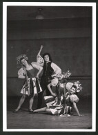 Fotografie Ansicht Wien, Tanzgruppe Grete Reinhardt Bei Proben In Der Urania  - Personalidades Famosas