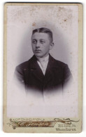 Fotografie G. Jensen, Heide I. H., Portrait Junger Mann Mit Krawatte Im Anzug  - Personnes Anonymes