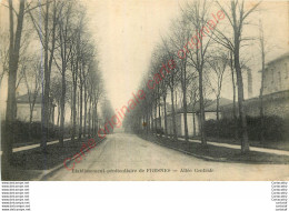 94.  FRESNES .  Atablissement Pénitentiaire .  Allée Centrale . - Fresnes