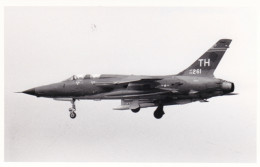 Photo Originale - Aviation - Militaria - Avion - Chasseur Bombardier En Vol- Republic F-105 Thunderchief  - Aviación