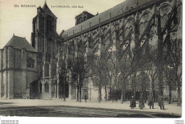 18 BOURGES N°204 Cathédrale Côté Sud VOIR ZOOM Militaires En Tenue Et Belles Dames VOIR DOS - Bourges