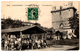 CPA VINCENNES (94) - 484. Intérieur Du Fort. Les Lavoirs - E.M. (animée) - Barracks