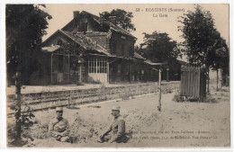 CPA 80 - ROSIERES (Somme) - 53. La Gare  (animée, Militaires) - Ed. Duprès - Rosieres En Santerre