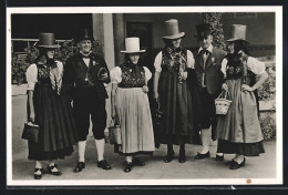 AK Triberg, Frauen Und Männer In Traditioneller Schwarzwälder Tracht  - Costumes