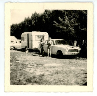 PHOTO Souple Au Format 9 X 9 Cm Voiture Auto Avec Caravane " FORD CORTINA " - Automobiles